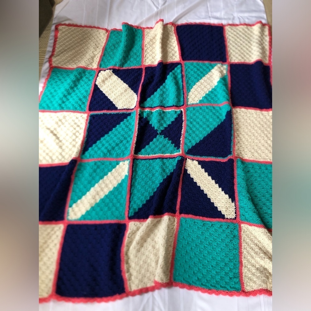 Handmade Geometric Pattern Blanket - Picture 10 of 12